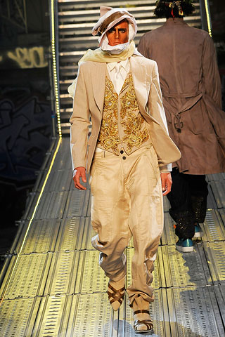 John Galliano / - 2010